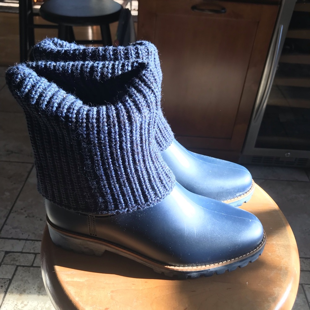 Brand new never worn Bernardo rain boots
